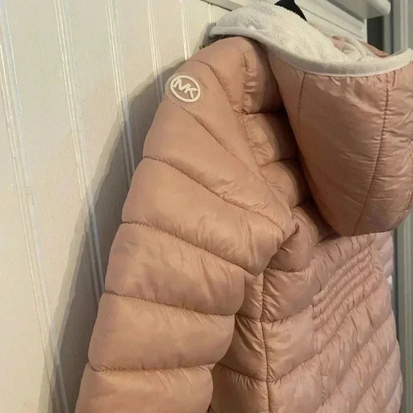 MICHAEL Michael Kors removable hooded puffer jacket for toddler - Picture 6 of 12